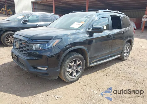 2022 Honda Passport Awd Trailsport z USA, uszkodzony, nr VIN 5FNYF8H68NB032163